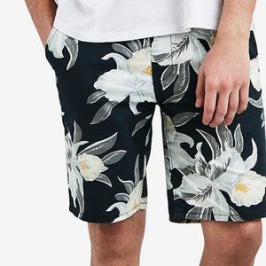 New Levis straight shorts NWT 42